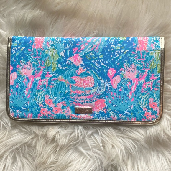 Lilly Pulitzer Handbags - Lily Pulitzer Travel Organizer Clutch.
